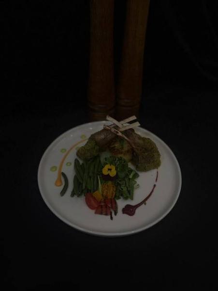 Cotlete de Berbecuț cu Cartofi Gratinați și Fasole Verde